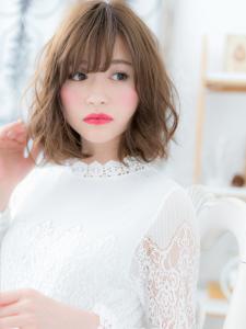 ことりベージュ斜めバングくせ毛風大人ボブ　アッシュオリーブ - mod's hair【モッズヘア】越谷/越谷西口店掲載