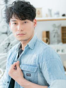 ニュアンスパーマモテ髪ソフトツーブロック　ネイビーブラック - mod's hair 越谷西口店【モッズヘア】掲載