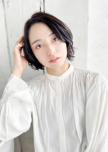 20代30代40代ミセスツヤ髪イメチェン大人ショート黒髪 - VICINO+n掲載