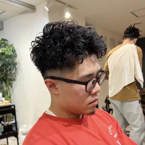 外国人風パーマ/フェード - MANOHARU掲載