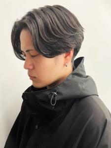 センターパート　グレージュ　透明感　ニュアンスパーマ　抜け感 - Men's salon SEPT. 博多掲載