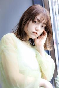 シアーベージュインナーカラー・顔まわりレイヤーミディアムボブ - hair＆make egerie掲載