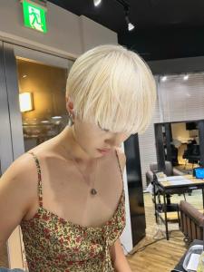 切りっぱなしボブ エアリーロング 美髪 ピンクブラウン - ARCANA 明治神宮前 表参道 原宿掲載