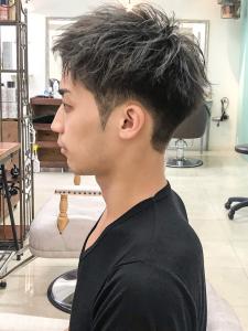 グレーアッシュアップバングショートレイヤーソフトツーブロ - un le pont 梅田掲載