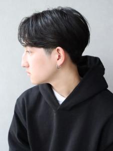 センターパート　黒髪　ツーブロック　爽やか　メンズショート - Men's Salon bloc掲載