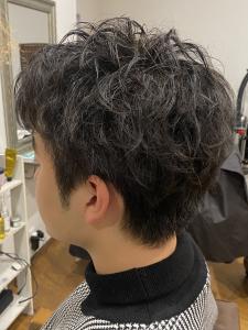 黒髪マッシュ刈り上げスパイラルパーマ - nicola掲載