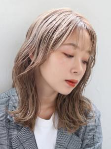 ミルクティーベージュ　ミディアムレイヤー　顔周りレイヤー - HAIR MAKE age 天神西通り店掲載