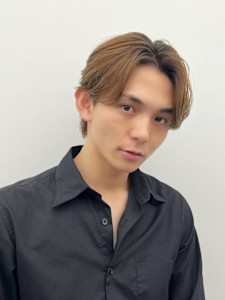 ツイストスパイラル波打ちスパイラルセンターパート刈り上げ束感 - メンズヘア整形サロン GOALD 渋谷店掲載