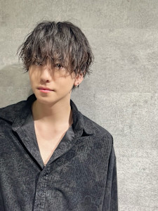 ツイストスパイラル波打ちスパイラルセンターパート刈り上げ束感 - メンズヘア整形サロン GOALD 名古屋 栄掲載