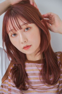 小顔レイヤー×ピンクベージュでトレンドヘア - Alea by little 横浜掲載