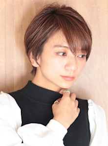 40代50代似合わせ小顔美髪シアーカラーカールショート - INCEPTION  GINZA 銀座掲載