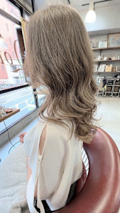 明るい白髪染め　白髪染めを使わない方法で白髪を染めるお店 - Lourdes hair design掲載