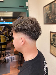 MEN'Sツイストスパイラルパーマ - メンズ専門理容室 BroTokyo BARBERSHOP 銀座店掲載