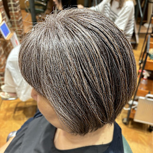 【佐須田】グレージュ系白髪ぼかしハイライト - tip・top町田店掲載