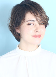 40代50代似合わせ小顔美髪シアーカラーカールショート - INCEPTION  GINZA 銀座掲載