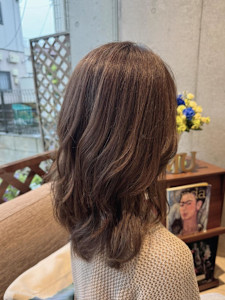 白髪も味方にファッションカラーでデザイン - EMU international 春日部本店掲載