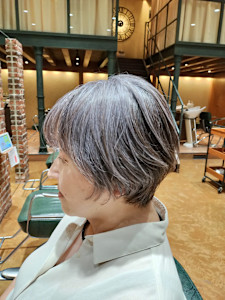 グレイヘアショートスタイル - tip・top町田店掲載