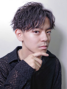 スーツ短髪ツーブロック束感モテる黒髪シークレットパーマ流行 - メンズサロン growth天神店【メンズサロングロウ】 メンズカット/メンズパーマ/眉毛掲載