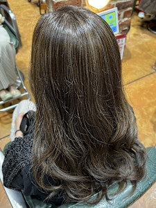 【さすだ】オリーブベージュ×白髪ぼかしハイライト - tip・top町田店掲載