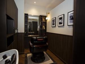 LAVIE NEW STANDARD BARBER HANARE 新宿(ラヴィ ニュースタンダードバーバー ハナレ シンジュク)