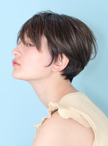 40代デザインカラーオリーブベージュ小顔レイヤーショート - INCEPTION  GINZA 銀座掲載