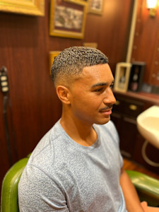 メンズショートベリーショートフェードクロップボウズアイロン - メンズ専門理容室 BroTokyo BARBERSHOP 銀座店掲載