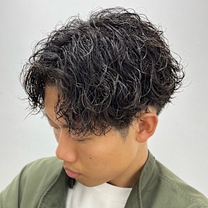 センターパートツイストスパイラルパーマ - LOUWE by fifth立川北口［メンズサロン]掲載