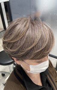 魅せるグレーヘア（白髪率７０％） - hair salon POCKET掲載
