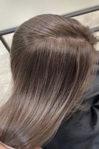 魅せるグレーヘア（白髪率３０％） - hair salon POCKET掲載