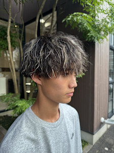 ツイストスパイラル×ハイライト/山本凌也 - NAP hair &Nalow homme掲載