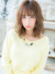大人可愛い外国人風ハイライトエアリーミディ　アッシュオリーブ - mod's hair【モッズヘア】上尾/上尾西口店掲載