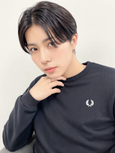 束感黒髪ナチュラル人気流行センターパート韓国風 - soar 髪質改善 レイヤーカット 【渋谷 髪質改善サロン】掲載