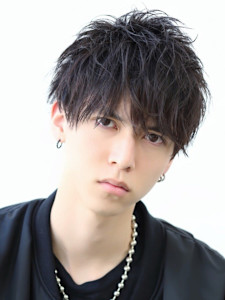 ソフトツイストちょい分けショート 無造作 黒髪  - KUROT 福岡本店掲載