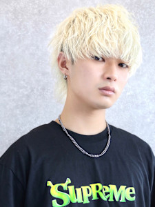 ホワイトカラー　マッシュウルフ　ハイトーン　無造作ヘア - KUROT 福岡本店掲載