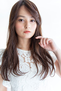 ツヤとまとまりの中びこなれ感のあるラフさで今っぽく - Beauty and Care CALON 銀座掲載