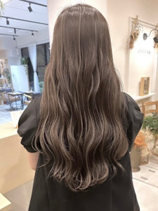 【VERBENA】筋感あり白髪ぼかしハイライト - VERBENA hair design掲載