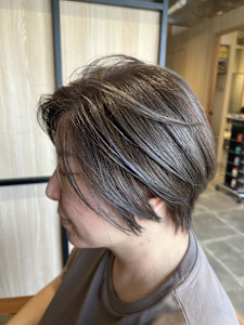 【sourire南大分】白髪ぼかしハイライト×ショート - 半個室型美容室 Sourire 南大分店掲載
