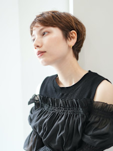 40代50代小顔黒髪ネビージュボブルフワンレンショート