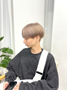 メンズミルクティーベージュ - scene by pizzicato掲載