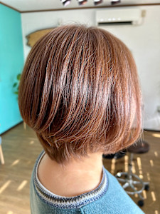 根元が伸びても気にならない！明るい白髪染め - Yu hair design掲載