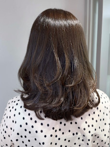 ★50代コテ巻きワンカールで仕上げる大人ひし形レイヤーカット - antwerp TOKYO掲載