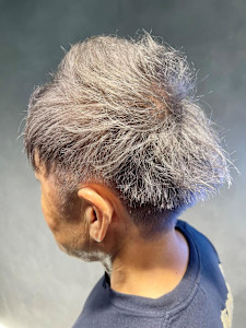 シルバーグレイ/グレイ/シルバー/白髪ぼかし - Aco掲載