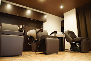 Neece hair gallery by across上野御徒町店(ニースヘアギャラリーバイアクロス)
