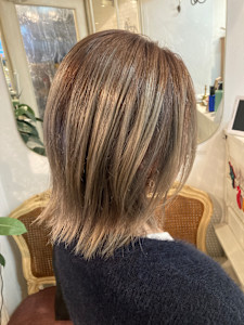 ケアブリーチハイトーンベージュこなれミディくびれヘア - CHAINON掲載