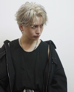 センターパート/ブロンド/フェザーパーマ - Peeps&Suu.掲載