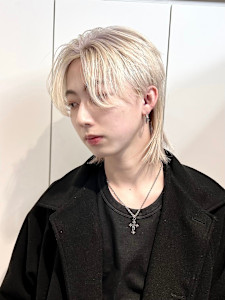 メンズハイトーン/メンズウルフ/毛流れセンターパート - Lond un Maison. 原宿【ロンド アン メゾン】掲載