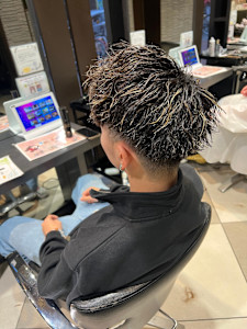 メンズツイストパーマメンズメッシュカラー - ONLY CARE by JAPAN掲載