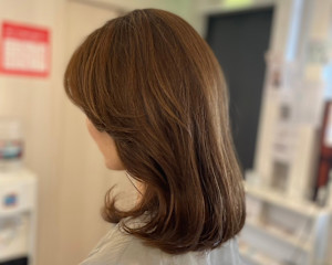 フェイスラインのみレイヤーのミディアムスタイル - Elua Hono-Hono掲載