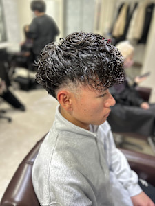 スペインカール - GLADGE池袋/ダブルカラー/ブリーチ掲載