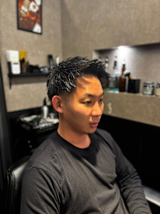 MEN'Sツーブロフェザーアップスタイル銀座メンズカット - メンズ専門理容室 BroTokyo BARBERSHOP 銀座店掲載